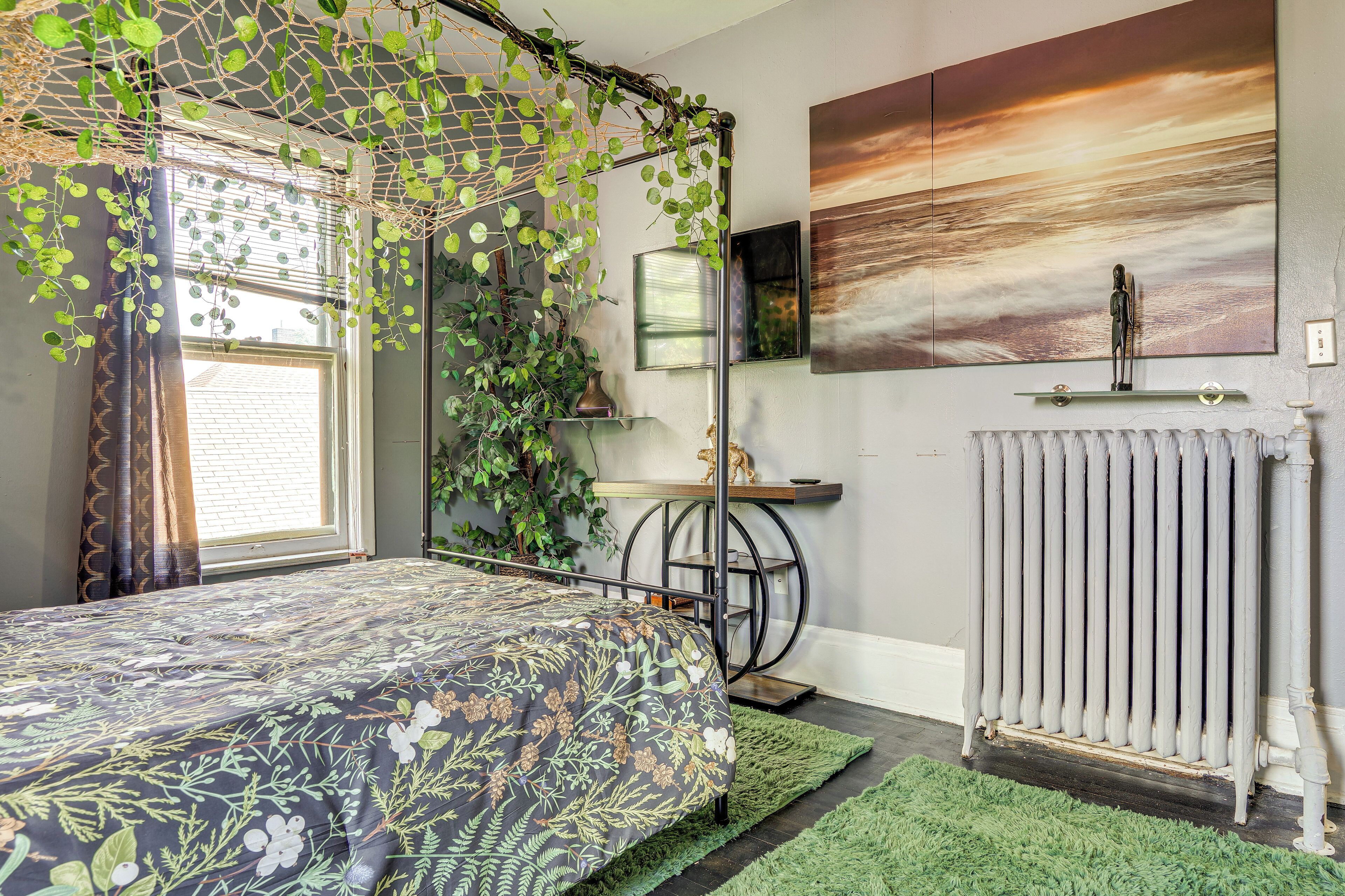 2 bedrooms, iron/ironing board, internet, bed sheets