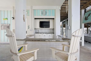 Fridge, microwave, oven, stovetop - Dreams Float, Private Heated Pool/Hot Tub, Pier (Jamaica Beach)