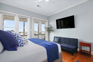 3 bedrooms, desk, iron/ironing board, travel crib - Dreams Float, Private Heated Pool/Hot Tub, Pier (Jamaica Beach)