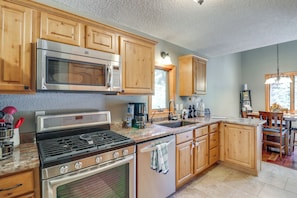 Fridge, microwave, stovetop, dishwasher