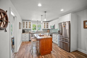 House, Multiple Beds, Patio, Garden View (504 Gray Mallard) | Private kitchen | Fridge, microwave, oven, stovetop