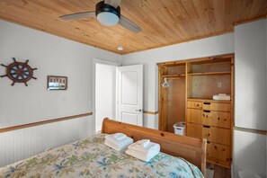 House, Multiple Beds, Patio, Garden View (504 Gray Mallard) | 3 bedrooms, individually decorated, individually furnished, bed sheets