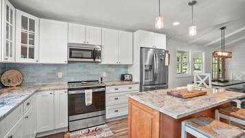 獨棟房屋, 多張床, 庭院, 花園景觀 (504 Gray Mallard) | 私人廚房 | 電冰箱、微波爐、烤箱、爐台