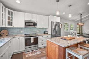 House, Multiple Beds, Patio, Garden View (504 Gray Mallard) | Private kitchen