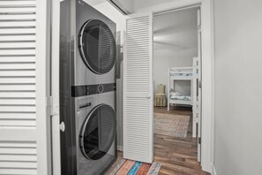 House, Multiple Beds, Patio, Garden View (504 Gray Mallard) | Laundry