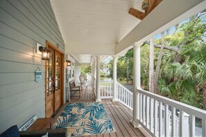 House, Multiple Beds, Patio, Garden View (504 Gray Mallard) | Balcony