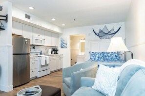 Estudio, 1 cama de matrimonio con sofá cama, patio, vistas a la piscina (517 Sunsuite) | Interior