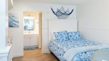 Studio, 1 Queen Bed with Sofa bed, Patio, Pool View (517 Sunsuite)