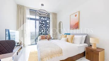 Estúdio júnior, sacada, vista para a cidade | Cofres nos quartos, ferros/tábuas de passar roupa, Wi-Fi de cortesia