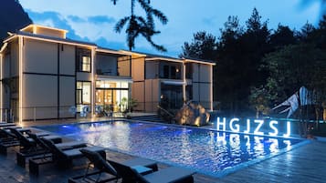 Outdoor pool, pool umbrellas