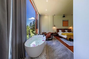 Signature Suite, Mountain View | Desk, laptop workspace, blackout curtains, iron/ironing board