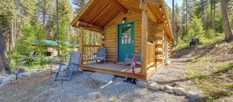 McGregor Lake Access: Cabin in Wooded Wilderness