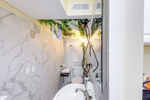 Hair dryer, towels - 'Crystal Lake Retreat' Studio ~ 5 Mi to State Park (Libby)