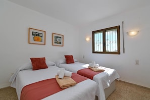 4 chambres, fer et planche à repasser, Wi-Fi, draps fournis