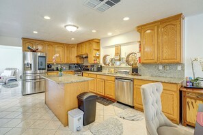 Fridge, microwave, stovetop, dishwasher