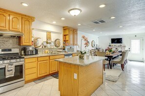 Fridge, microwave, stovetop, dishwasher