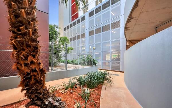 Stylish 1-Bed Darwin City Stay with Balcony Views