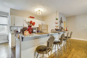 Dining - Walk to Bites & Whittier Park: Uptown Getaway! (Minneapolis)