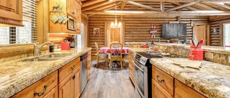 Fridge, microwave, stovetop, dishwasher