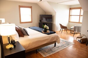 5 bedrooms, desk, iron/ironing board, travel crib
