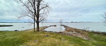 5BR Sandy Pond MAIN LAKE HOUSE | Dock | Fire Pit | Pets