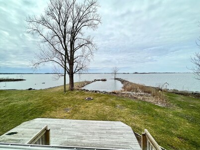 5BR Sandy Pond MAIN LAKE HOUSE | Dock | Fire Pit | Pets