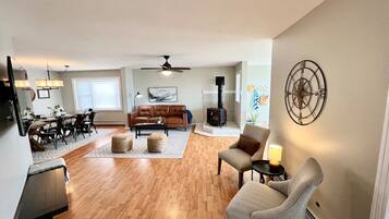 Télévision, cheminée