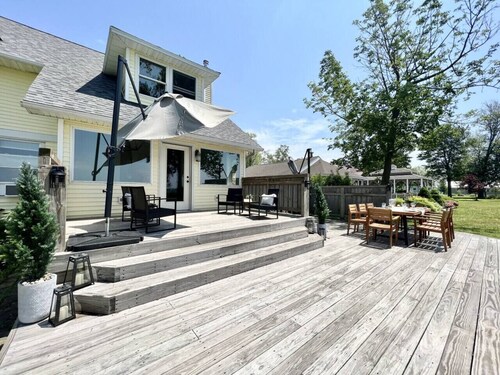 5BR Sandy Pond MAIN LAKE HOUSE | Dock | Fire Pit | Pets