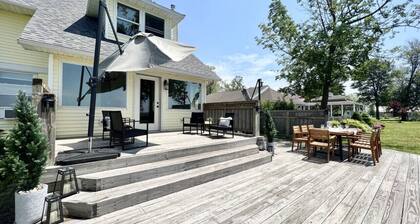 5BR Sandy Pond MAIN LAKE HOUSE | Dock | Fire Pit | Pets