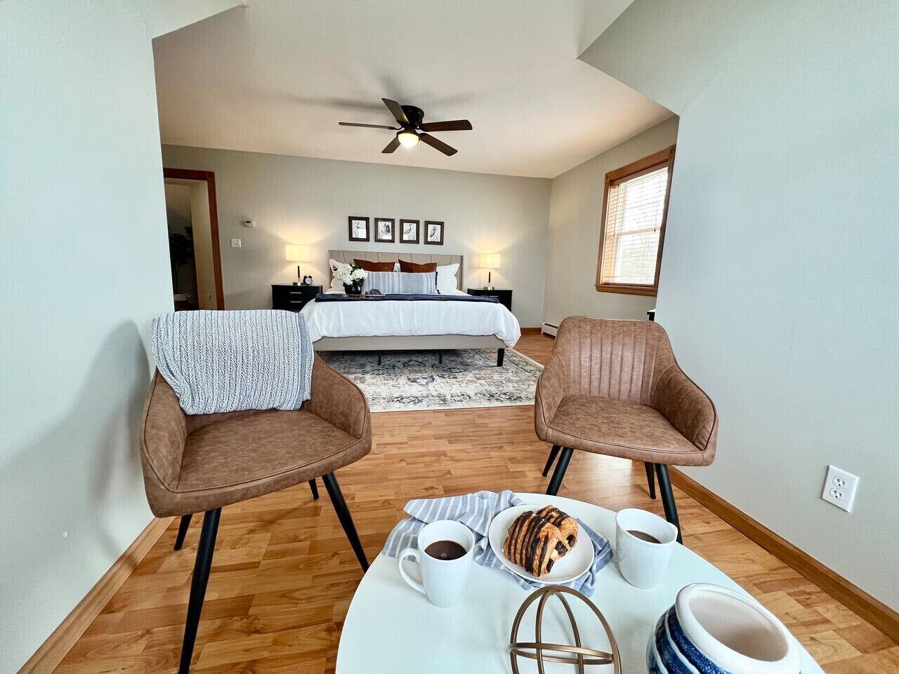 7 bedrooms, desk, iron/ironing board, travel crib