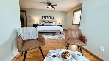 7 bedrooms, desk, iron/ironing board, travel crib