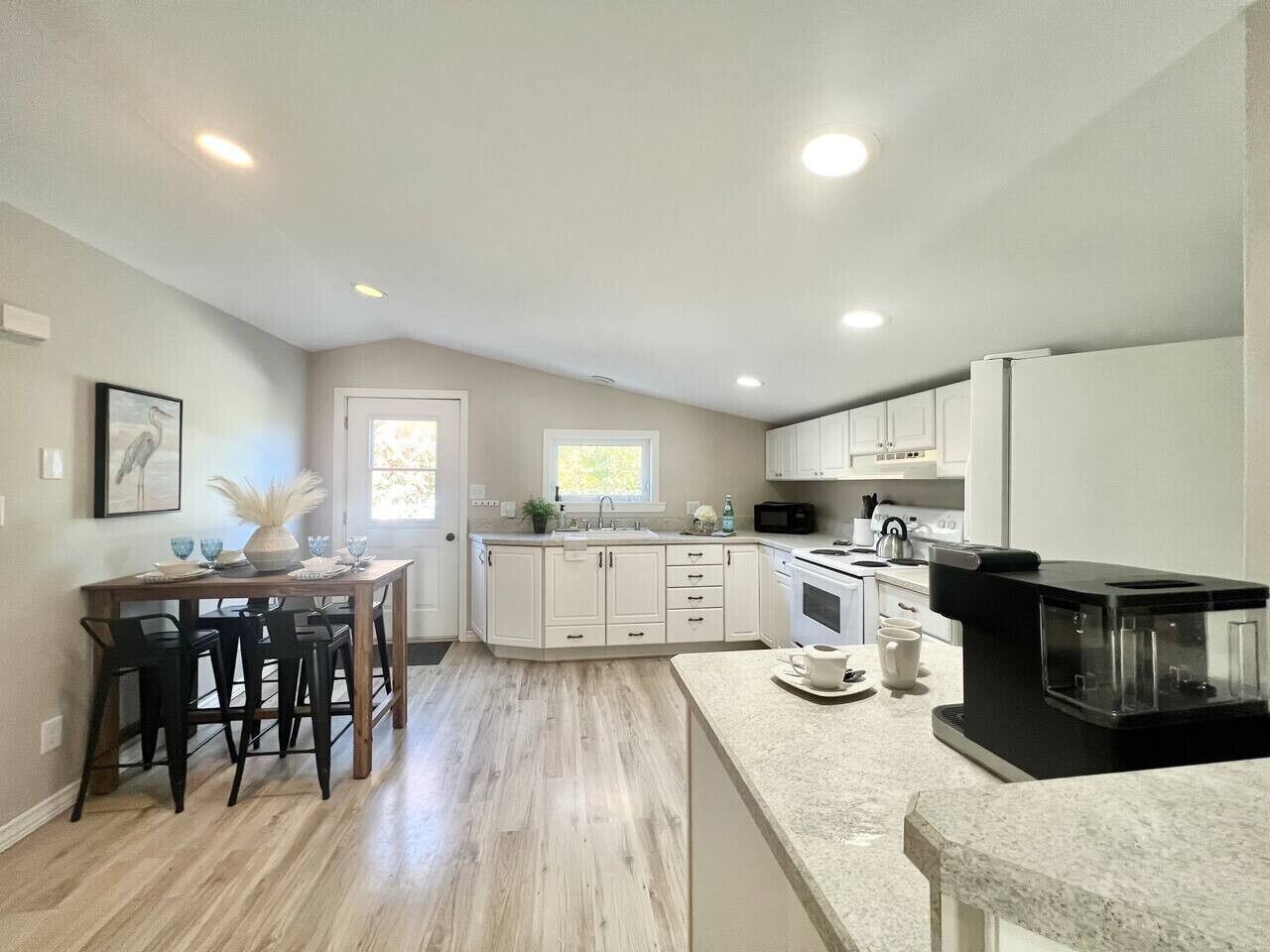 雪櫃、微波爐、焗爐、爐具