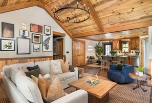 TV - Wellness Cabin - Sauna, Cold Plunge, Hot Tub, Pool (Talking Rock)