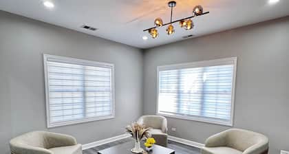 Sleeps 24+ Luxury house Near Chicago 12 king beds