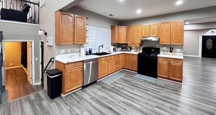 Sleeps 24+ Luxury house Near Chicago 12 king beds