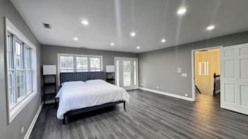 11 bedrooms, iron/ironing board, free WiFi, bed sheets