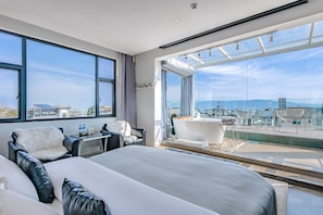 Superior Double Room | Free minibar, individually decorated, individually furnished, desk