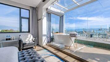 Superior Double Room | Free minibar, individually decorated, individually furnished, desk