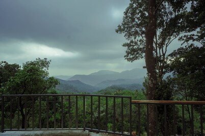 3-Bedroom Villa in Paithalmala with Spacious Open Kitchen and Enchanting Canopy