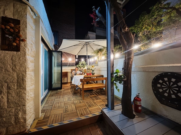 Outdoor dining