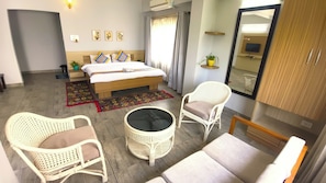 Luxury Room, Garden View - Happy Villa Guest House (Guwahati)