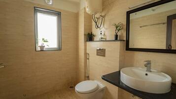 Luxury Double Room, Garden View | Bathroom | Shower, soap, shampoo, toilet paper