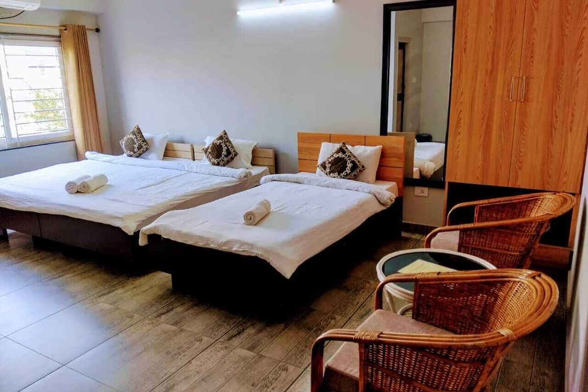Family Single Room | Free WiFi