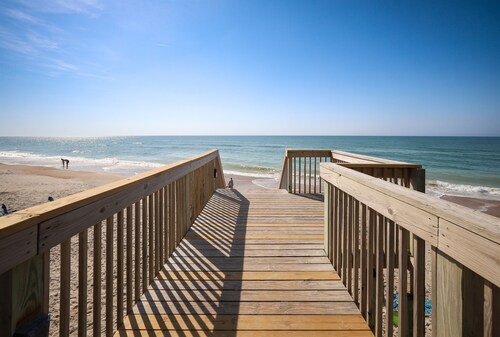 Oceanfront Charm at "The Crabby Paddy"