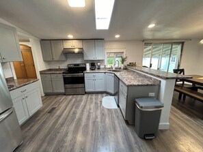 Fridge, oven, stovetop, dishwasher