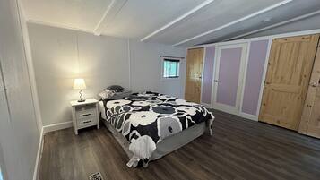 3 bedrooms, iron/ironing board, free WiFi