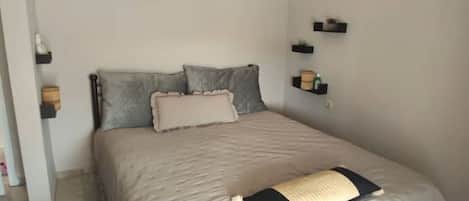 2 quartos, ferros/tábuas de passar roupa, Wi-Fi, roupa de cama