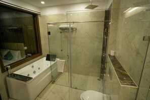 Articles de toilette gratuits, sèche-cheveux, chaussons