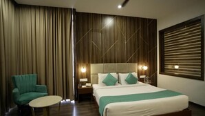 Két bảo mật tại phòng, phòng cách âm, bàn ủi/dụng cụ ủi quần áo 
