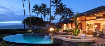 Enjoy Pauoa Beach Club’s spa, gym, pool, and oceanfront privacy.